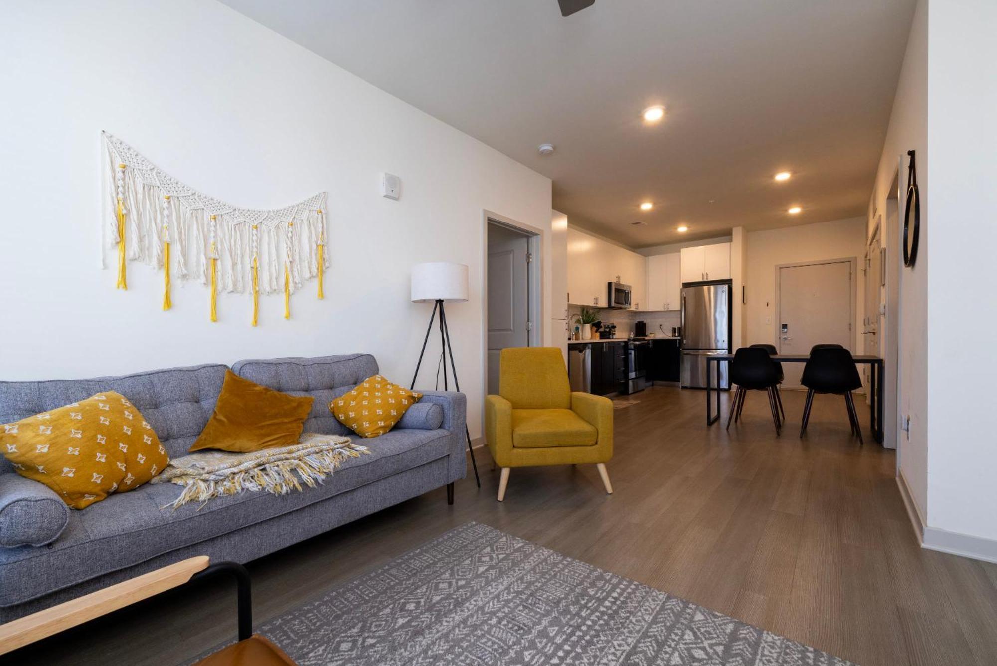 Modern Nulu 2br Cozysuites 01 * Louisville