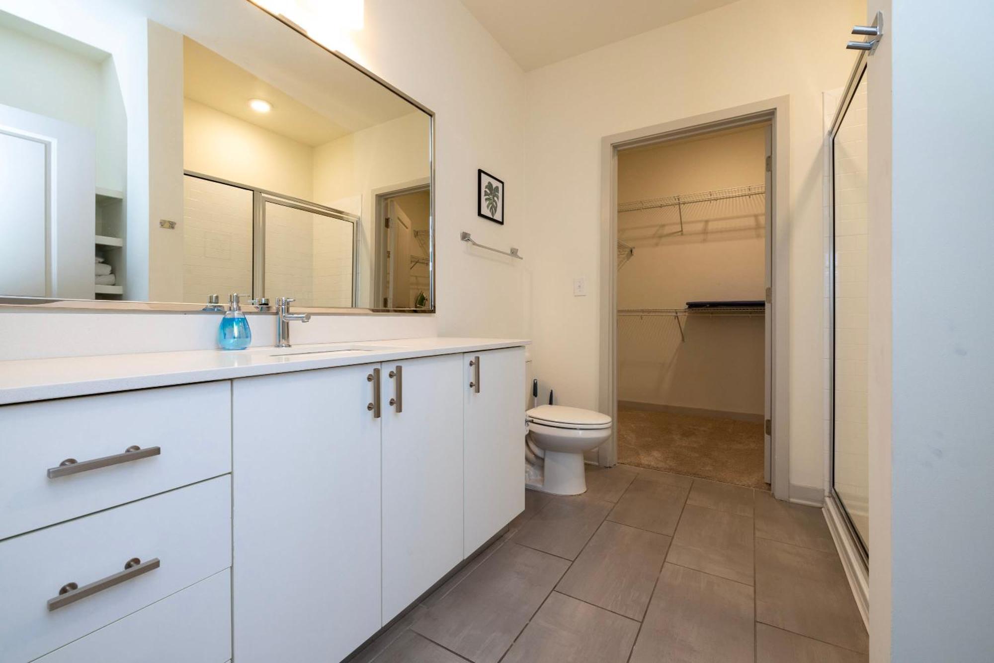 Modern Nulu 2br Cozysuites 01 Louisville