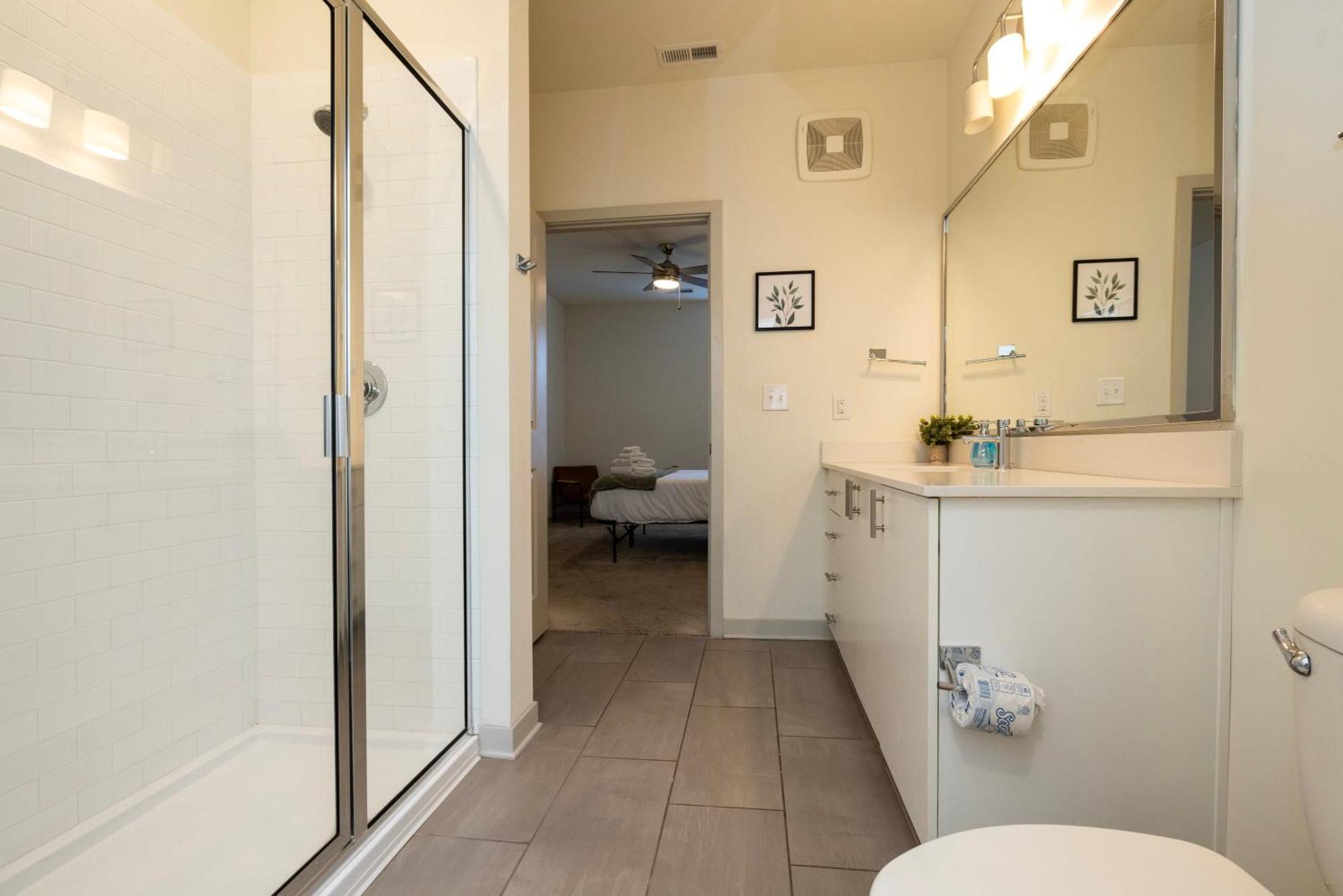 Modern Nulu 2br Cozysuites 01