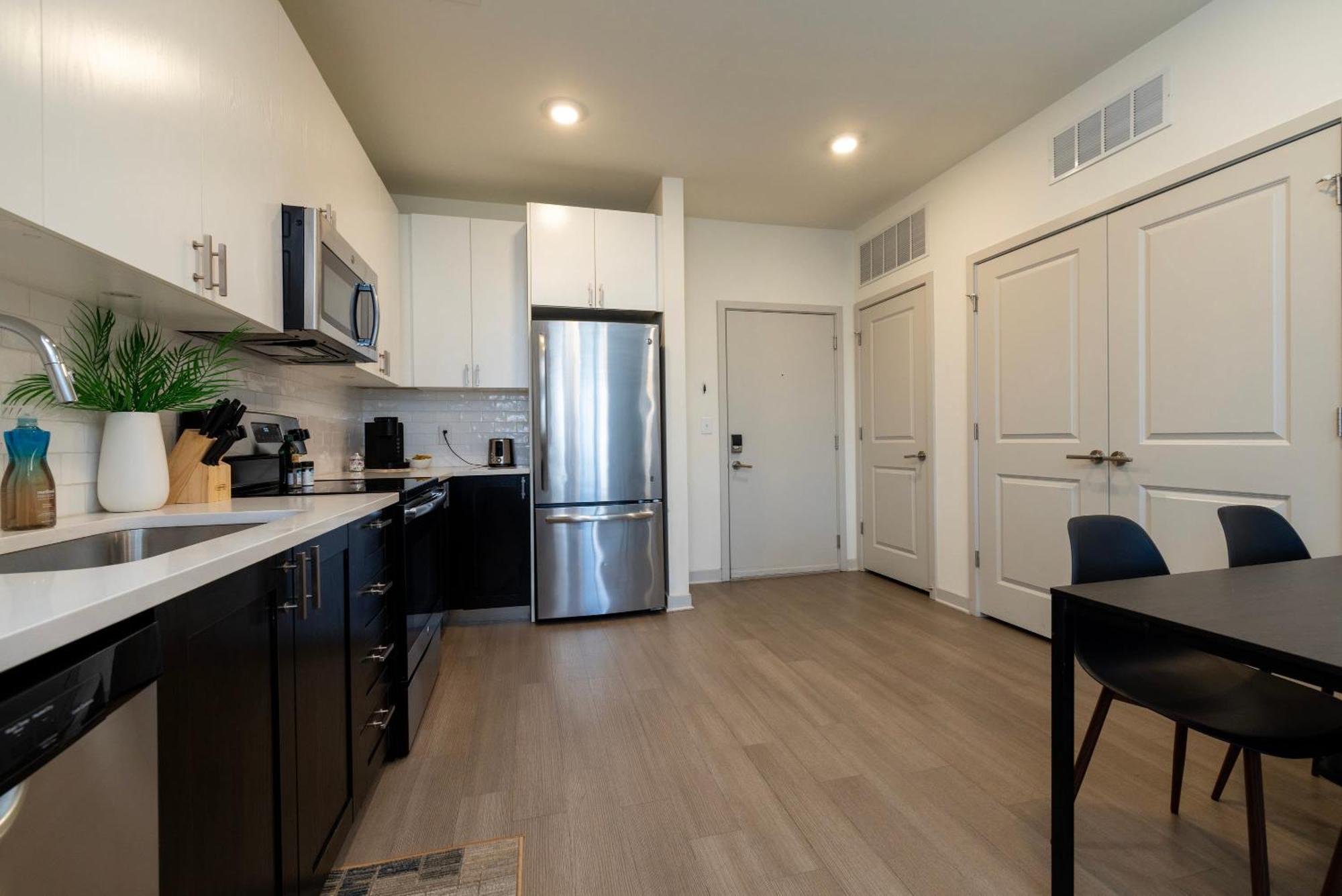 Apartment Modern Nulu 2br Cozysuites 01 *