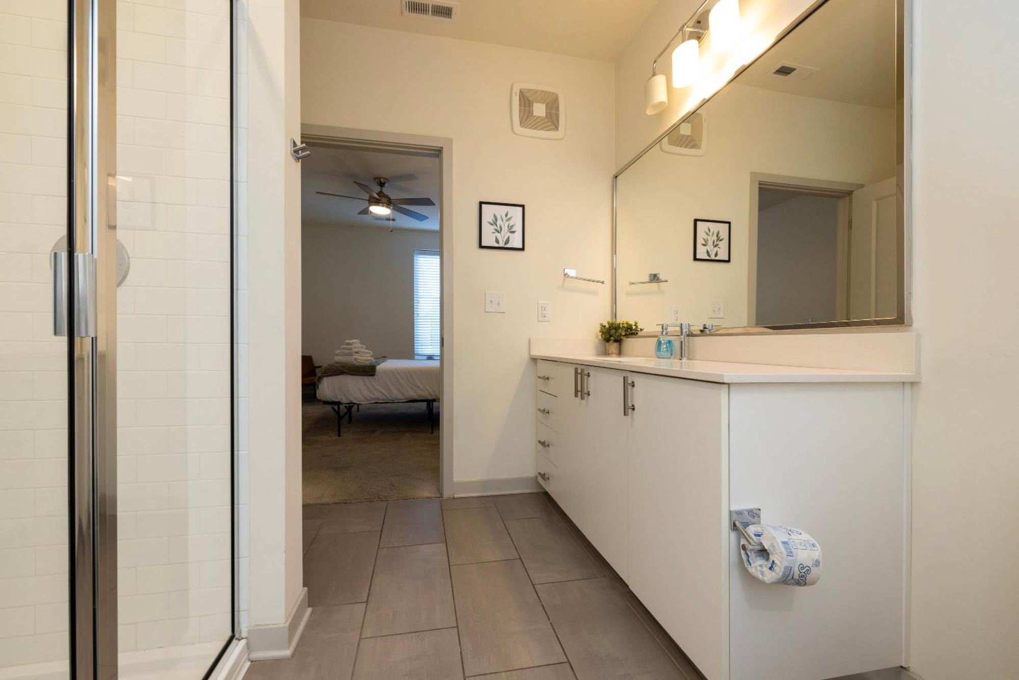 Modern Nulu 2br Cozysuites 01 Louisville